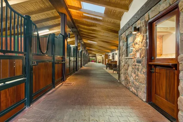 a view of a pathway along the building