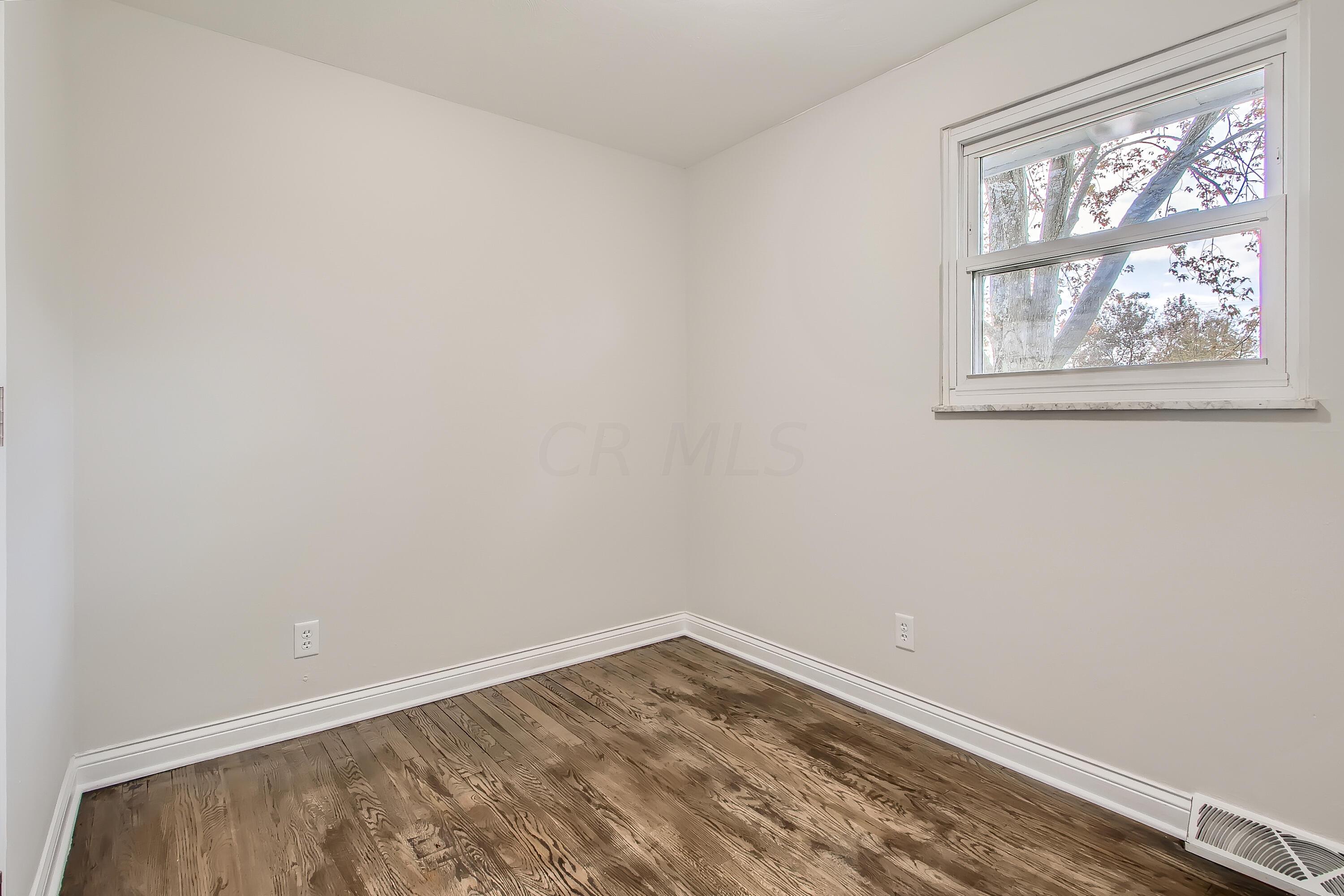 6256 Karl Road Columbus, OH 43229 - Photo 21 of 27 24 Bedroom