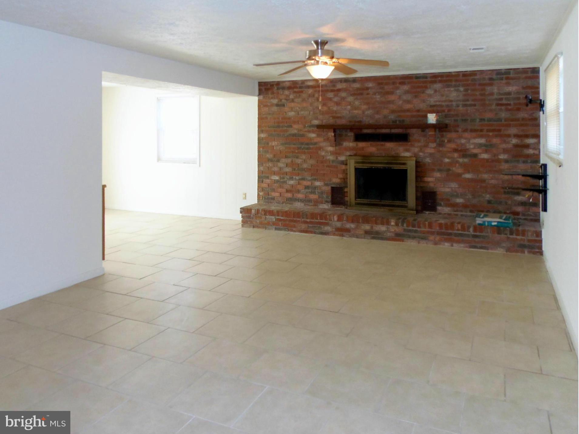 9560 North Laurel Road Laurel, MD 20723 - Photo 19 of 30 Family Room