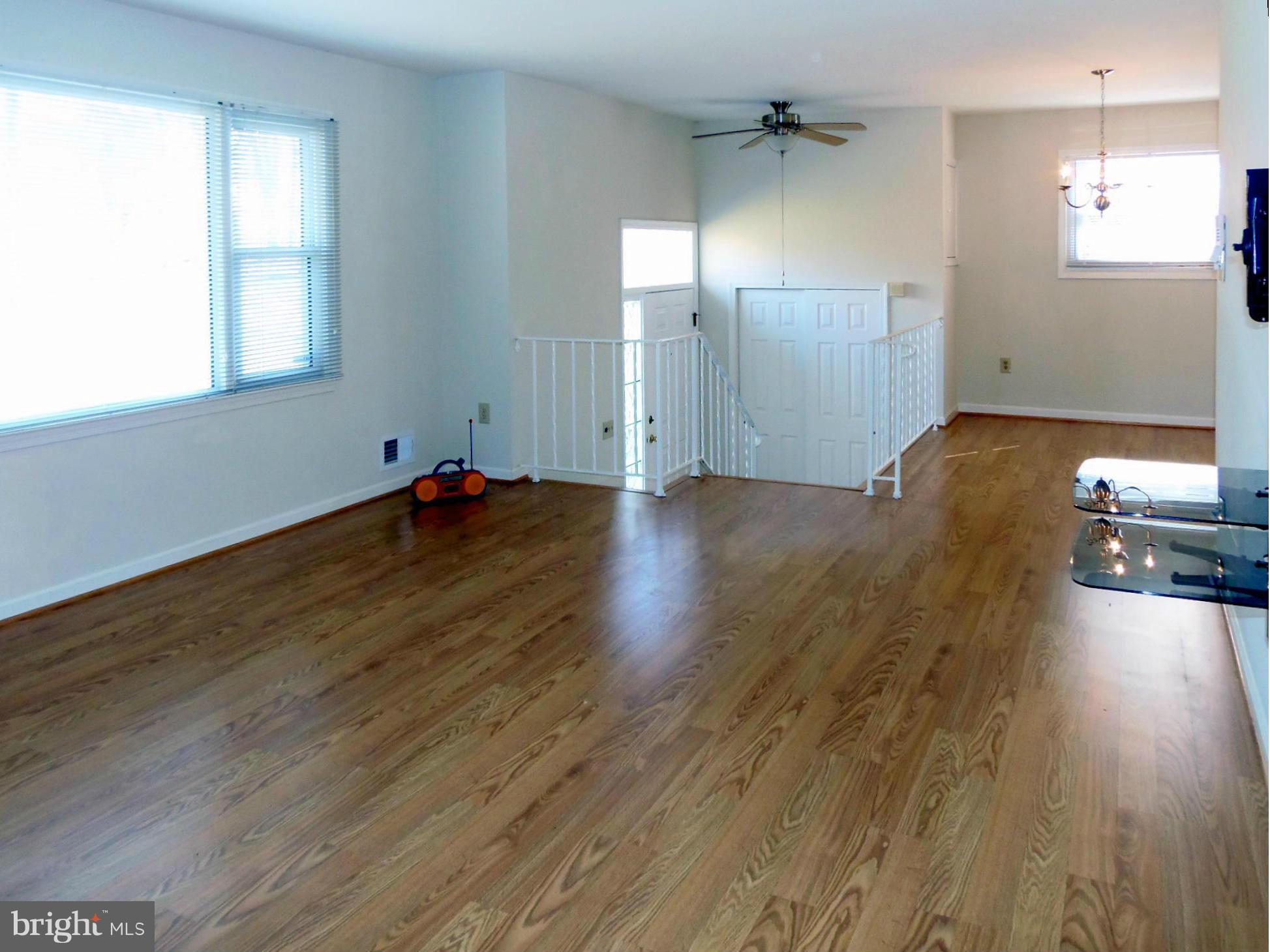 9560 North Laurel Road Laurel, MD 20723 - Photo 7 of 30 Living Room