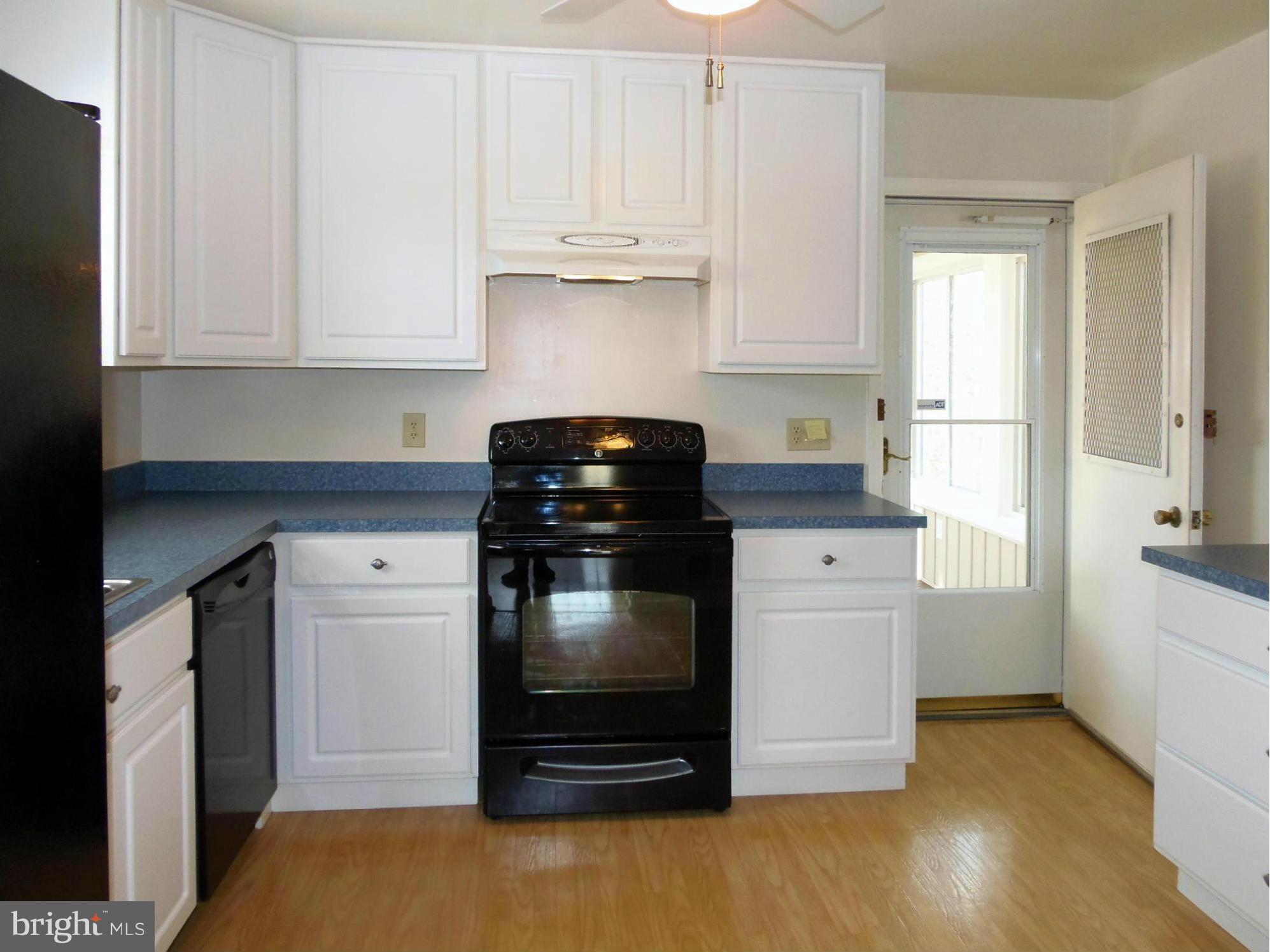 9560 North Laurel Road Laurel, MD 20723 - Photo 9 of 30 Kitchen