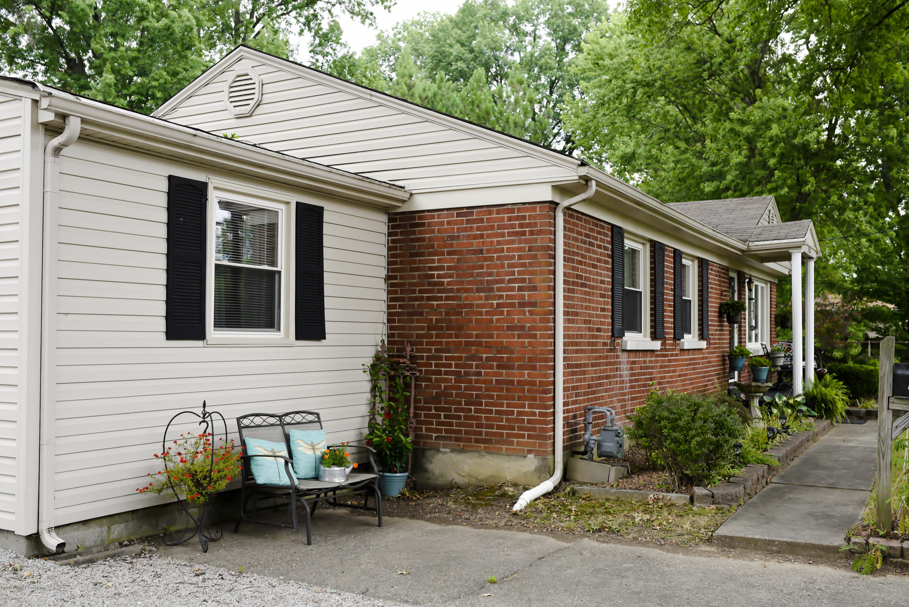 8200 Virginia Road Louisville, KY 40258 - Photo 5 of 50 front left side view