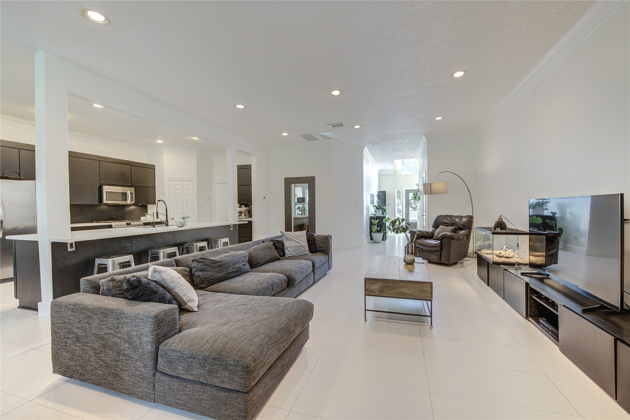 1419 Baldwin Square Lane Houston, TX 77077 - Photo 4 of 45 Spacious and inviting living room with sleek modern design, open layout, and abundant natural light, perfect for relaxation and entertaining.