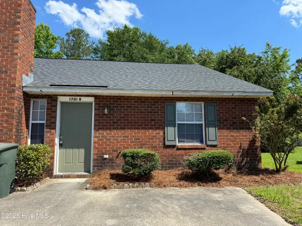 $1,400 | 1701 Tollie Court, Unit B, Greenville, NC 27858