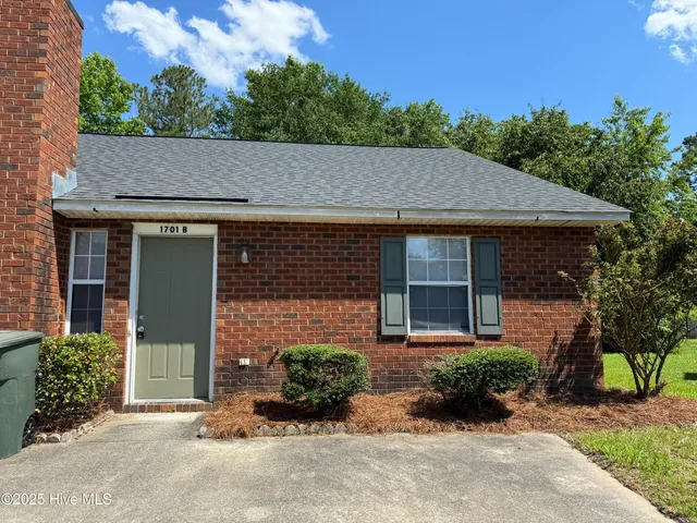 $1,400 | 1701 Tollie Court, Unit B, Greenville, NC 27858