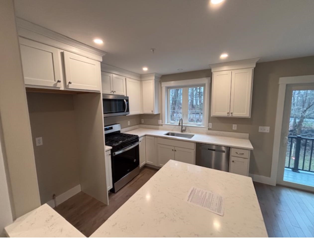 32 Charter Street, Unit 9 Exeter, NH 03833 - Photo 4 of 30