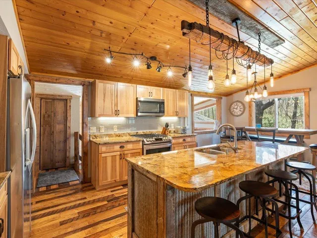 $1,269,000 | 33527 Anderson Court, Crosslake, MN 56442