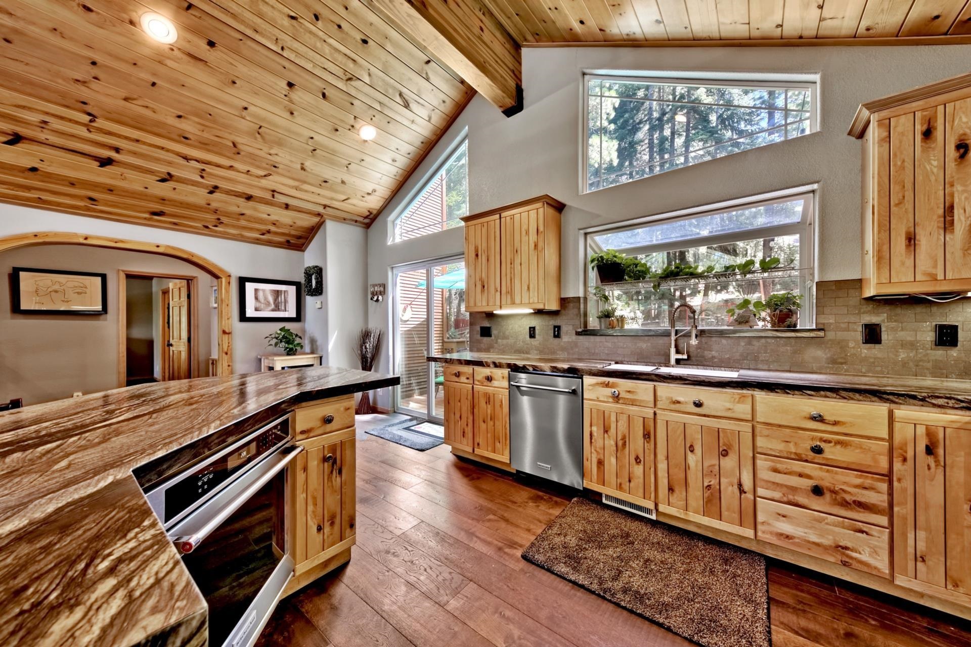 10501 Heather Road Truckee, CA 96161 - Photo 9 of 21 Gallery Image 9