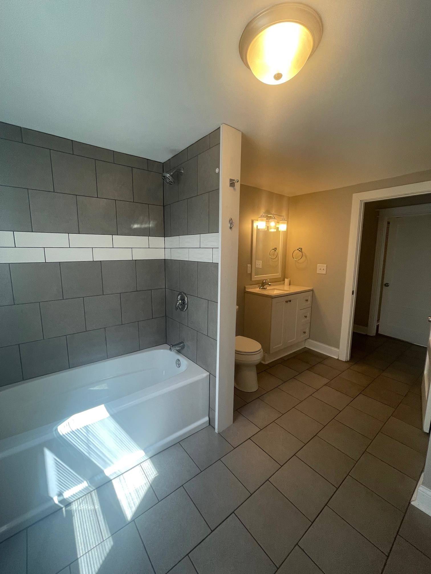 519 Brooke Road Rockford, IL 61109 - Photo 8 of 11 a bathroom with a bathtub and shower