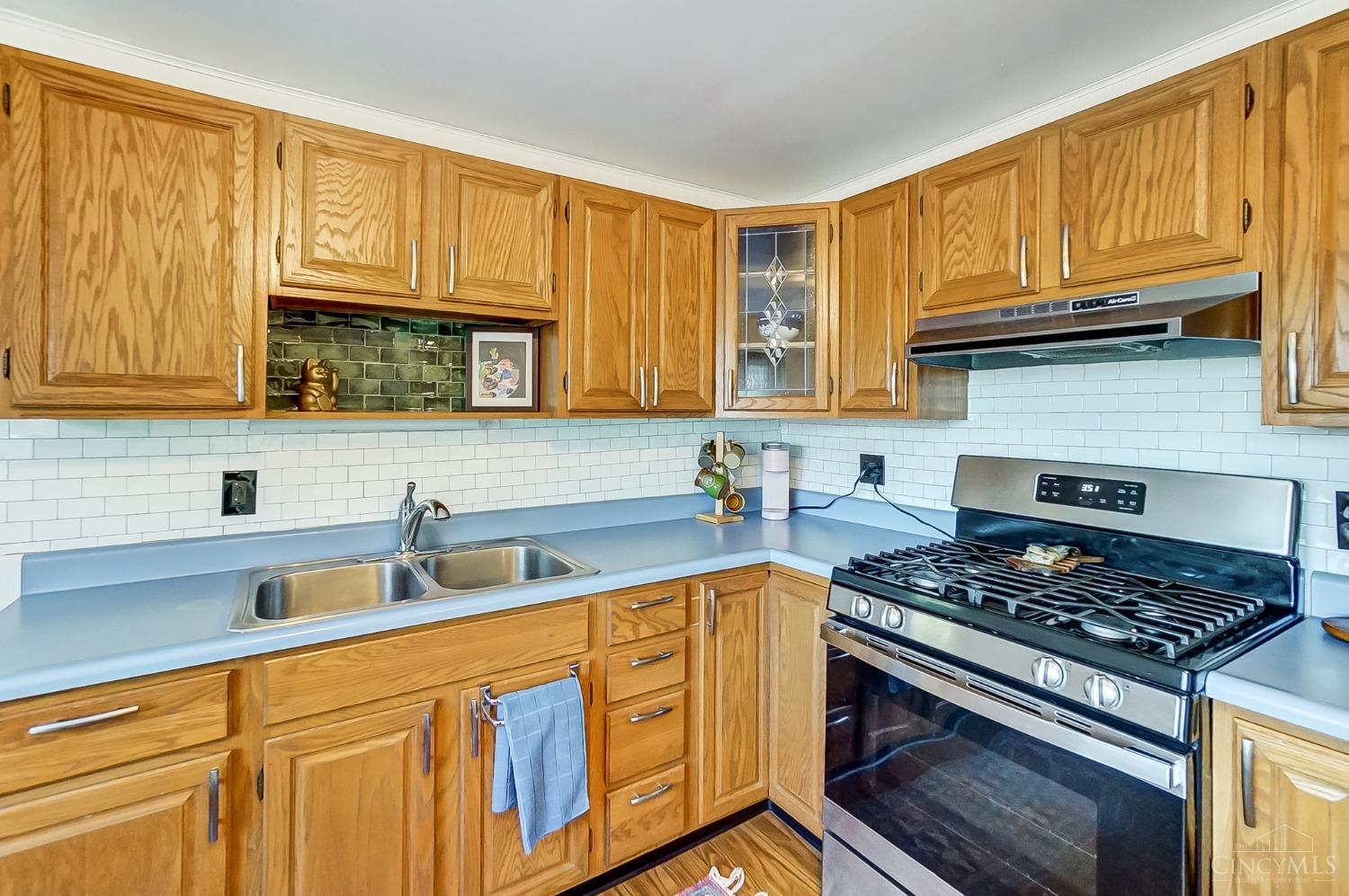 4842 Hanley Road Cincinnati, OH 45247 - Photo 7 of 38