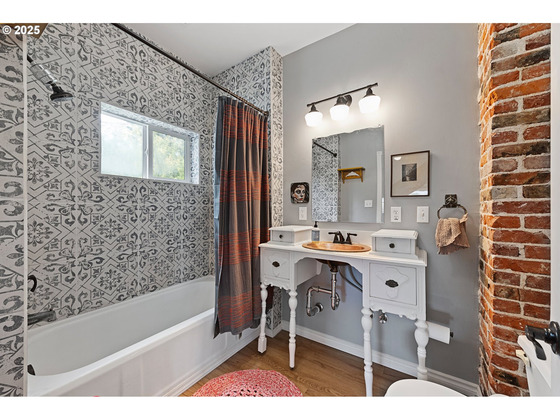 47219 Highway 30 Haines, OR 97833 - Photo 30 of 38 a bathroom with a sink a toilet and bathtub