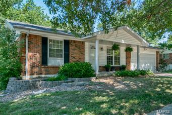 5823 Rabbit Run Drive St. Louis, MO 63129 - Photo 2 of 37 Gallery Image 2