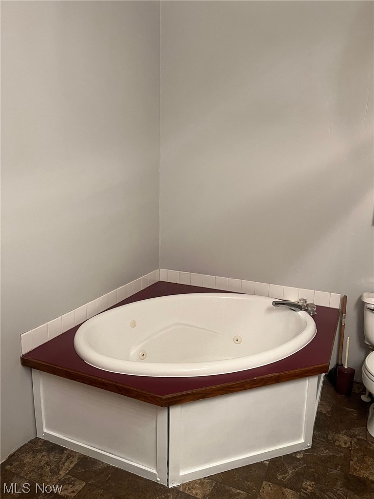 37604 Eagleton Road Lisbon, OH 44432 - Photo 26 of 50 Bathroom with toilet, a bathing tub