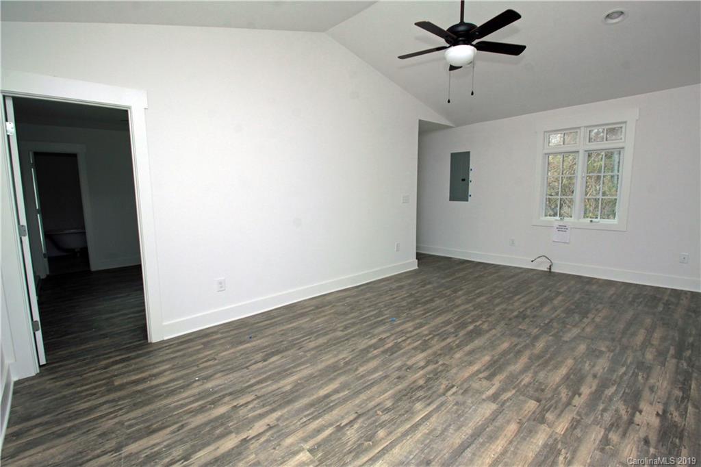 118 Illahee Road Brevard, NC 28712 - Photo 3 of 15 Gallery Image 3