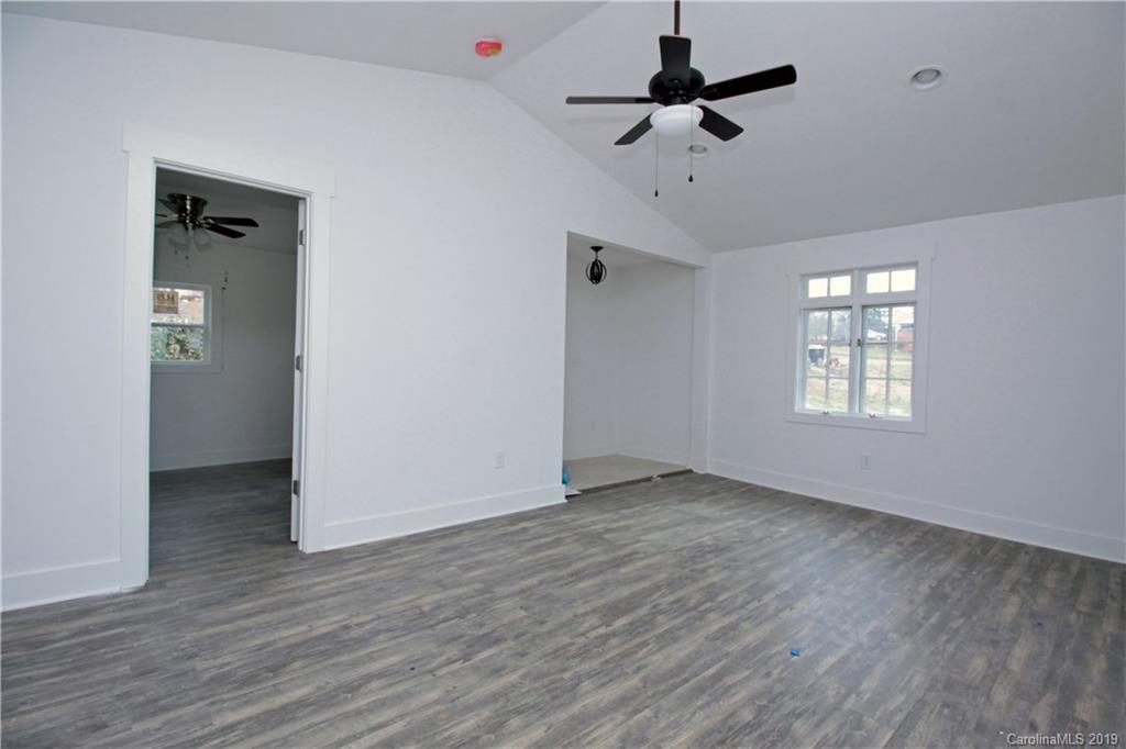 118 Illahee Road Brevard, NC 28712 - Photo 4 of 15 Gallery Image 4