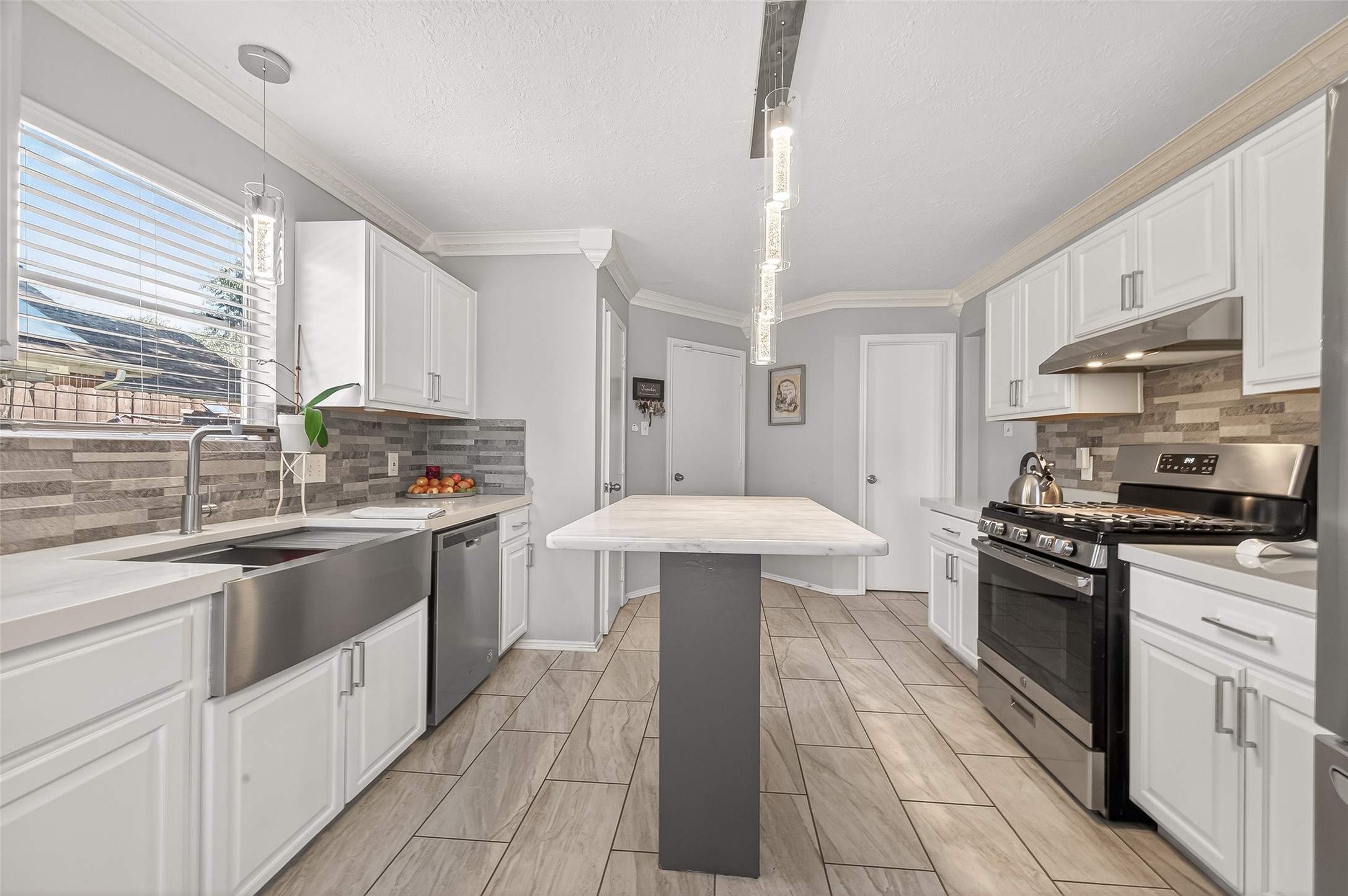 2202 Falling Oaks Road Houston, TX 77038 - Photo 18 of 47