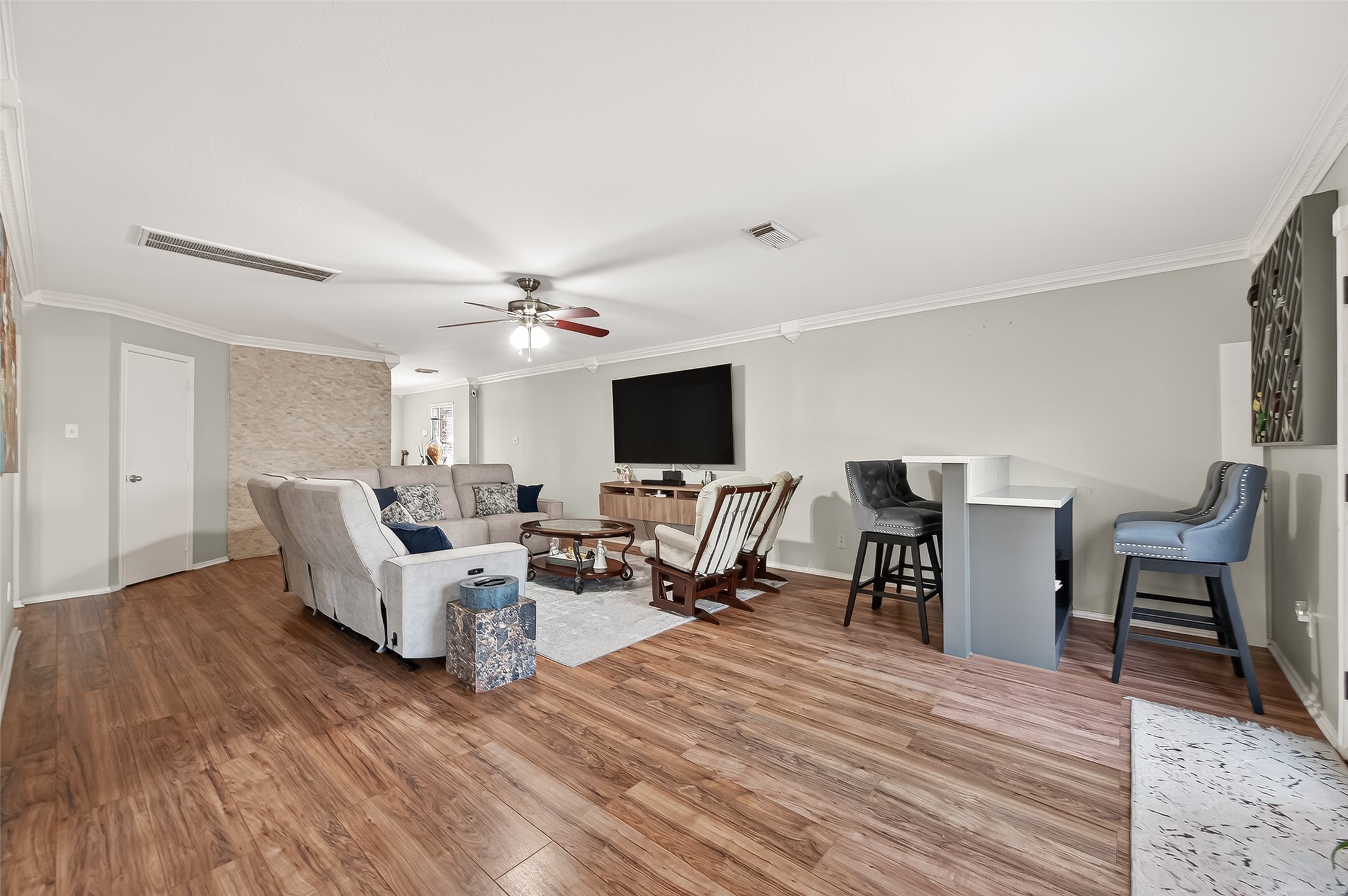 2202 Falling Oaks Road Houston, TX 77038 - Photo 6 of 47