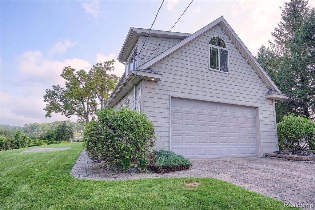 552 Deerpointe Leonard, MI 48367 - Photo 48 of 54 Gallery Image 48