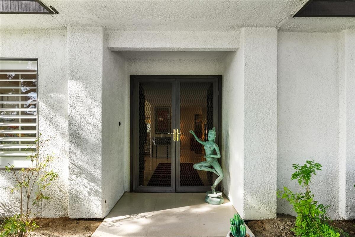 1 Cueta Drive Rancho Mirage, CA 92270 - Photo 3 of 39 a view of a entryway of the house