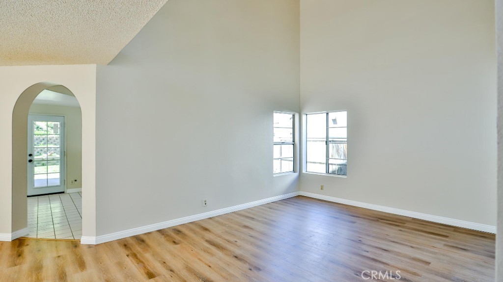 45299 Esmerado Court Temecula, CA 92592 - Photo 17 of 27 Living room