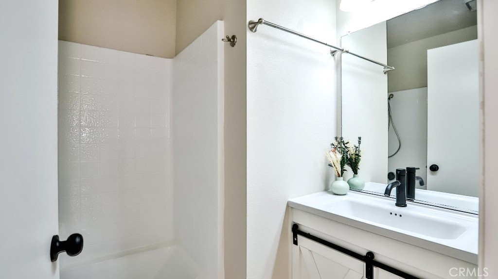 45299 Esmerado Court Temecula, CA 92592 - Photo 18 of 27 Full bath downstair