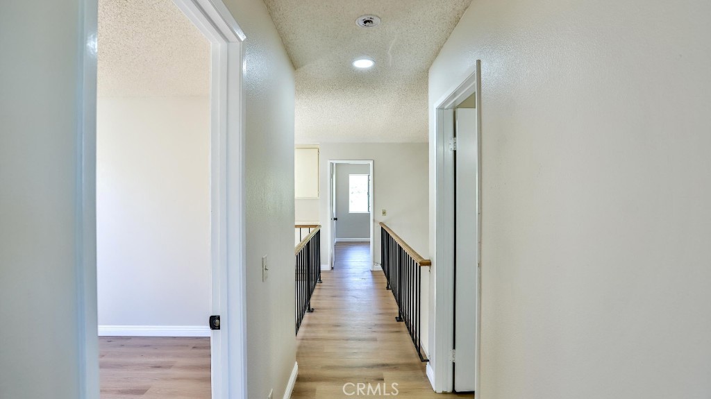 45299 Esmerado Court Temecula, CA 92592 - Photo 21 of 27 Hallway