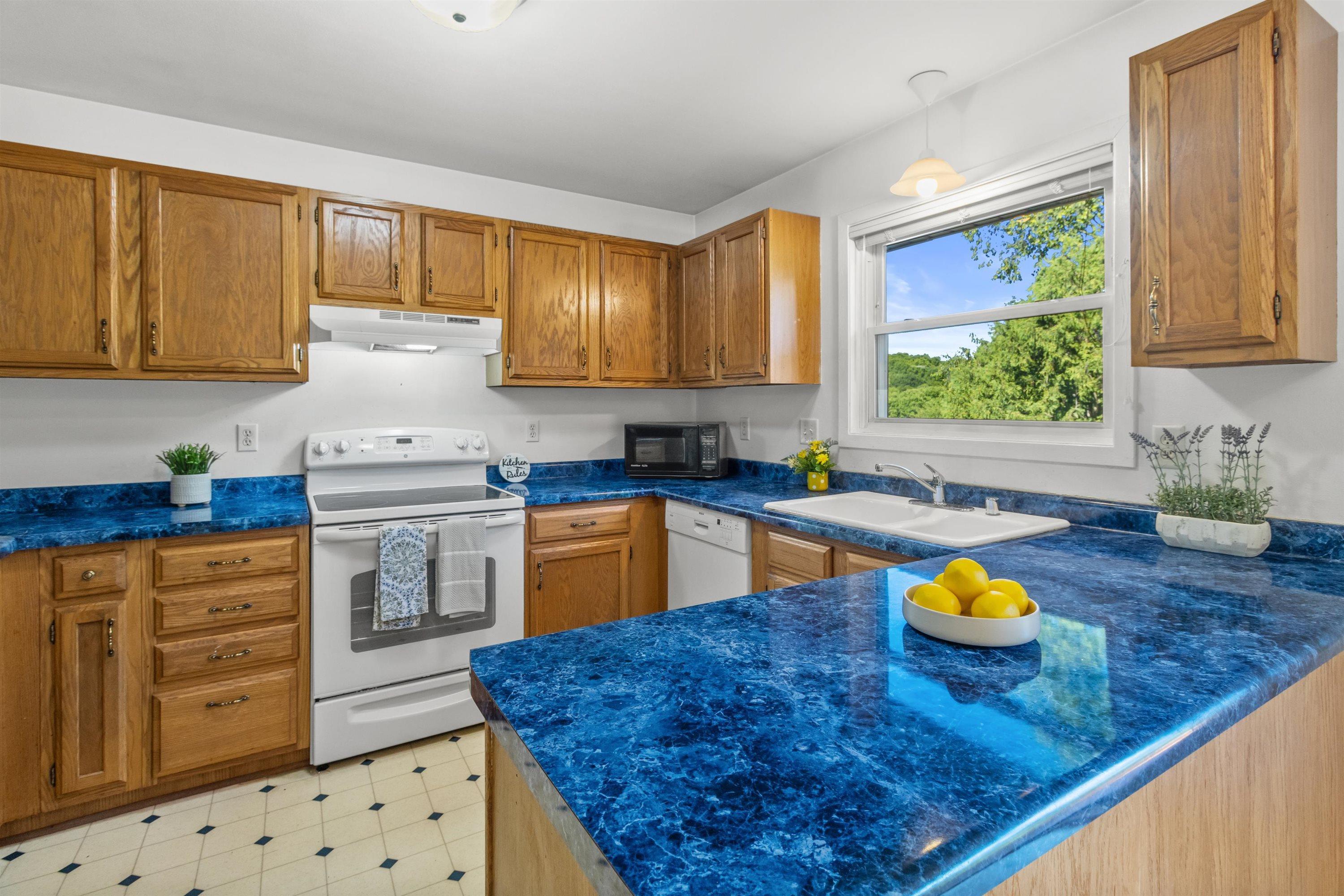2318 Whitlock Road Madison, WI 53719 - Photo 2 of 37