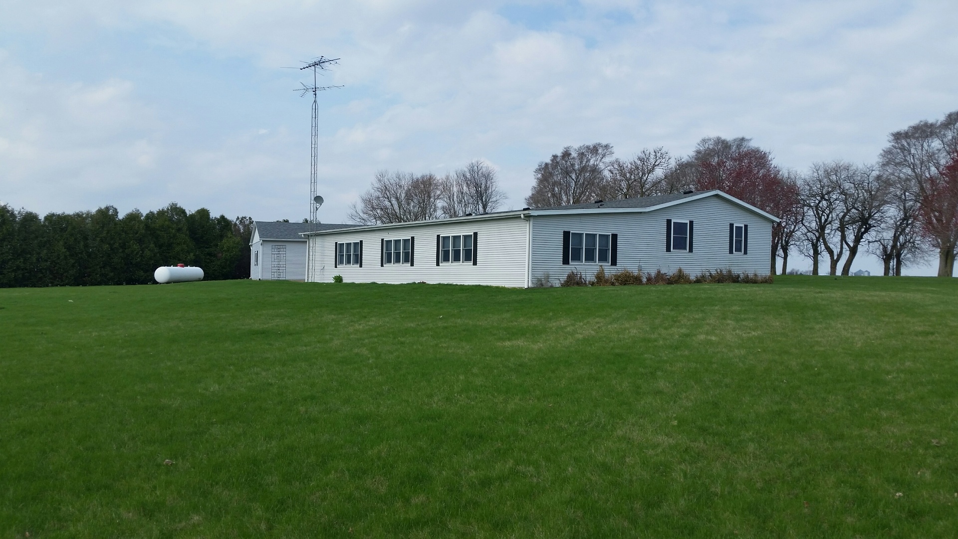 777 East 2950 North Road Clifton, IL 60927 - Photo 2 of 23
