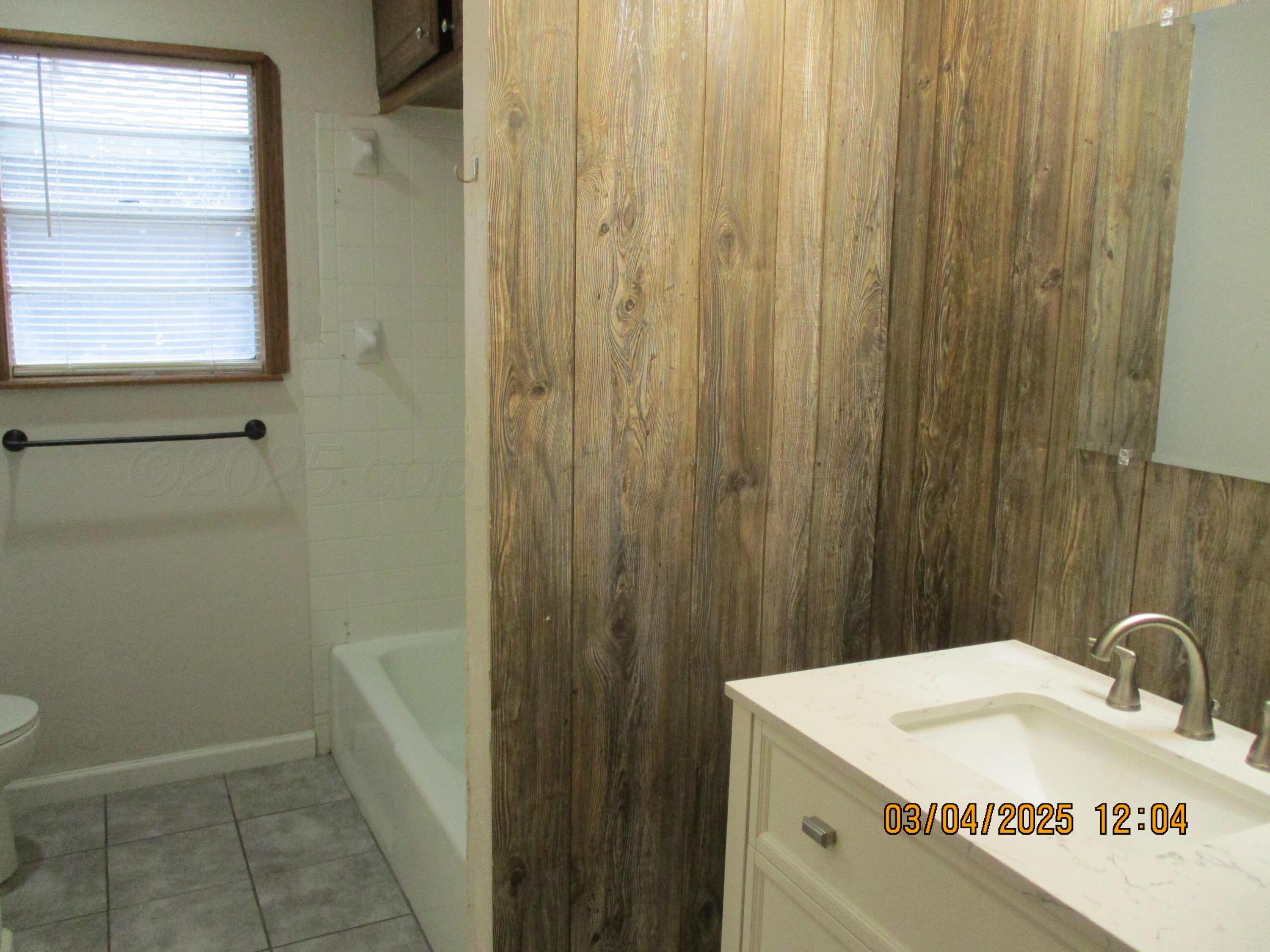 3318 Arlington Drive Amarillo, TX 79106 - Photo 13 of 14 Bathroom 2