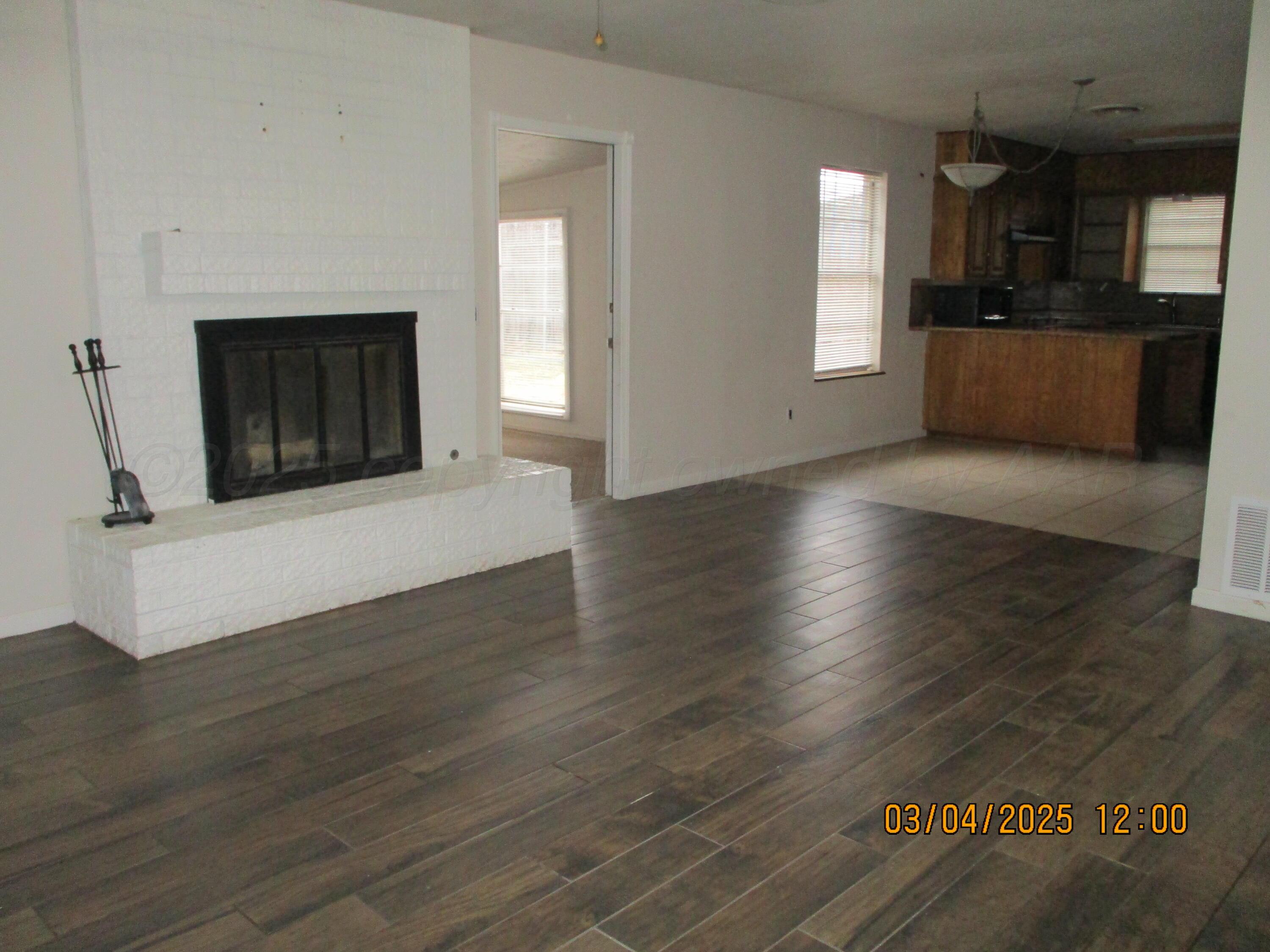 3318 Arlington Drive Amarillo, TX 79106 - Photo 2 of 14 Living Room