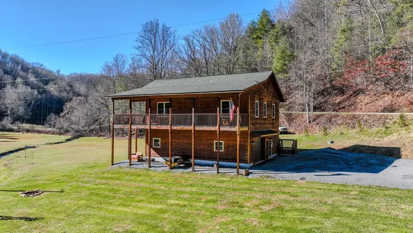 $585,000 | 3234 Winding Stairs Road, Topton, NC 28781