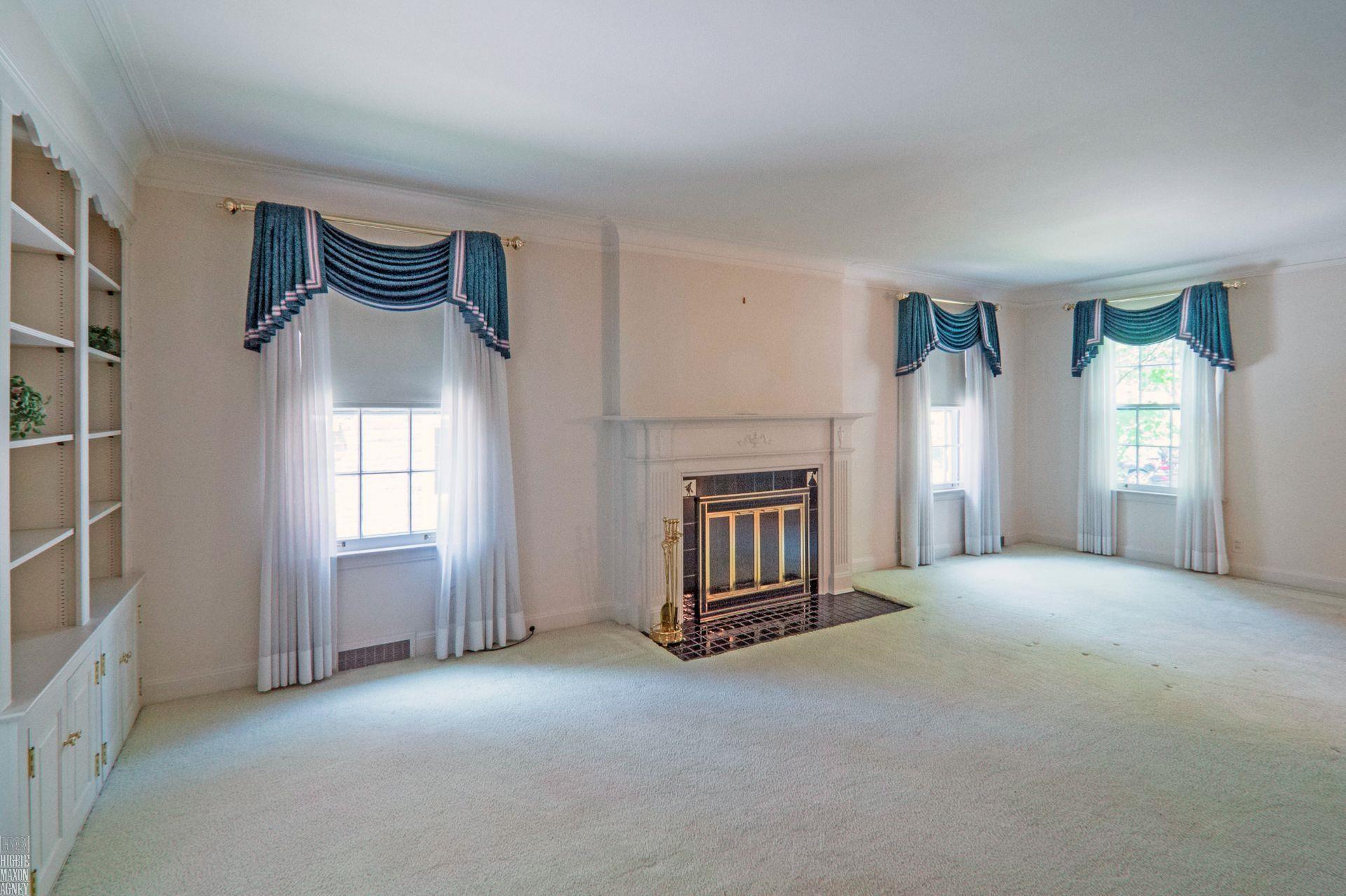 255 Merriweather Road Grosse Pointe, MI 48236 - Photo 5 of 28 50177085-6e36f566-2c8e-4a64-b87c-b21ae478b2ed.JPG
