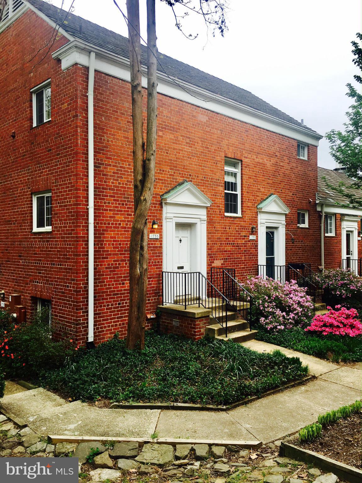 1735 Preston Road, Unit 1735 Alexandria, VA 22302 - Photo 1 of 2 Exterior (Front)