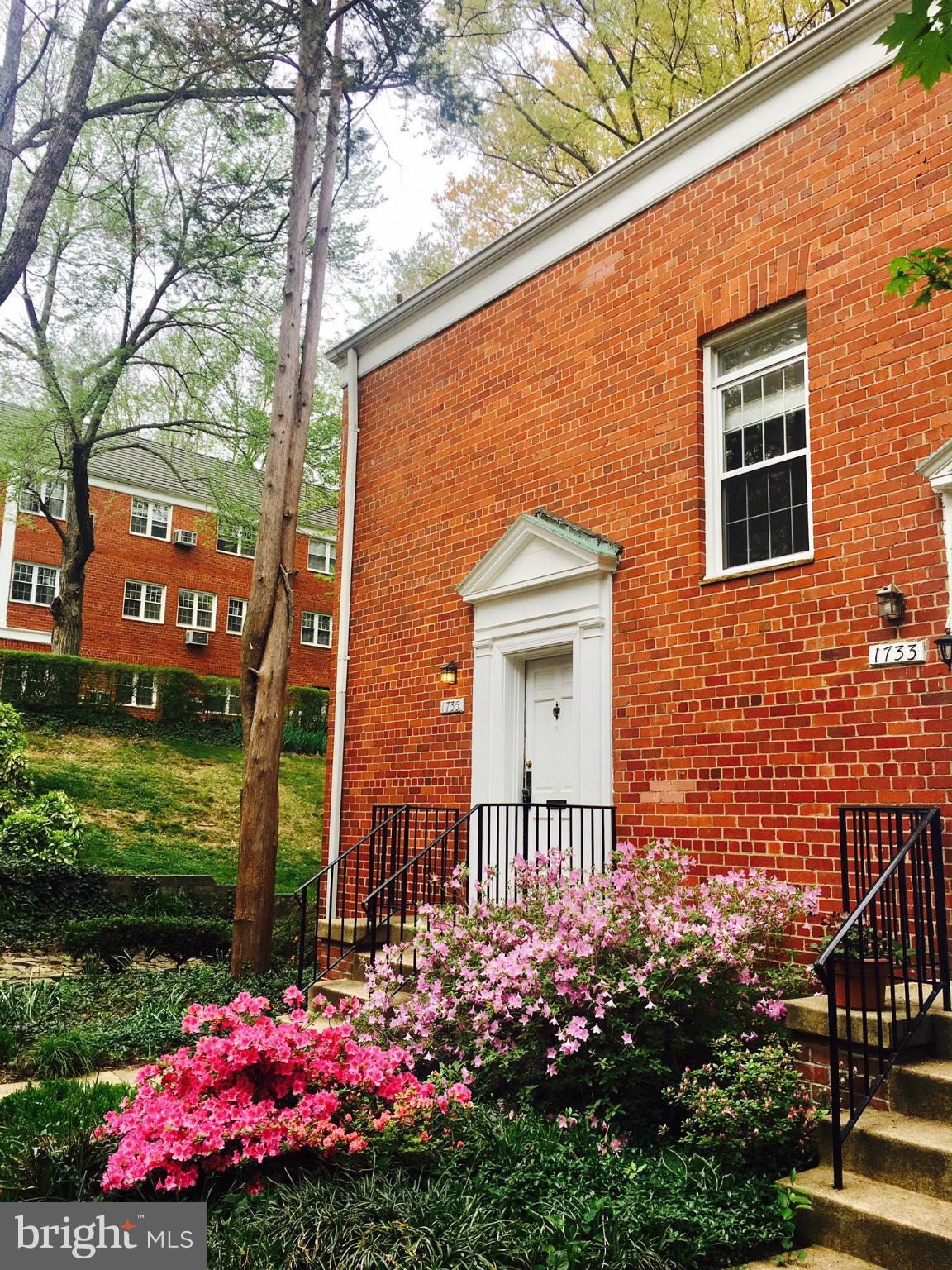 1735 Preston Road, Unit 1735 Alexandria, VA 22302 - Photo 2 of 2 Exterior (Front)