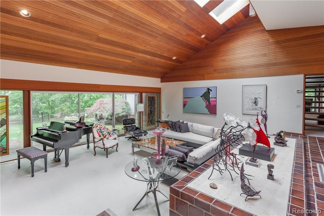 32860 Whatley Road Franklin, MI 48025 - Photo 11 of 25 Living Room skylights and views to the rear property