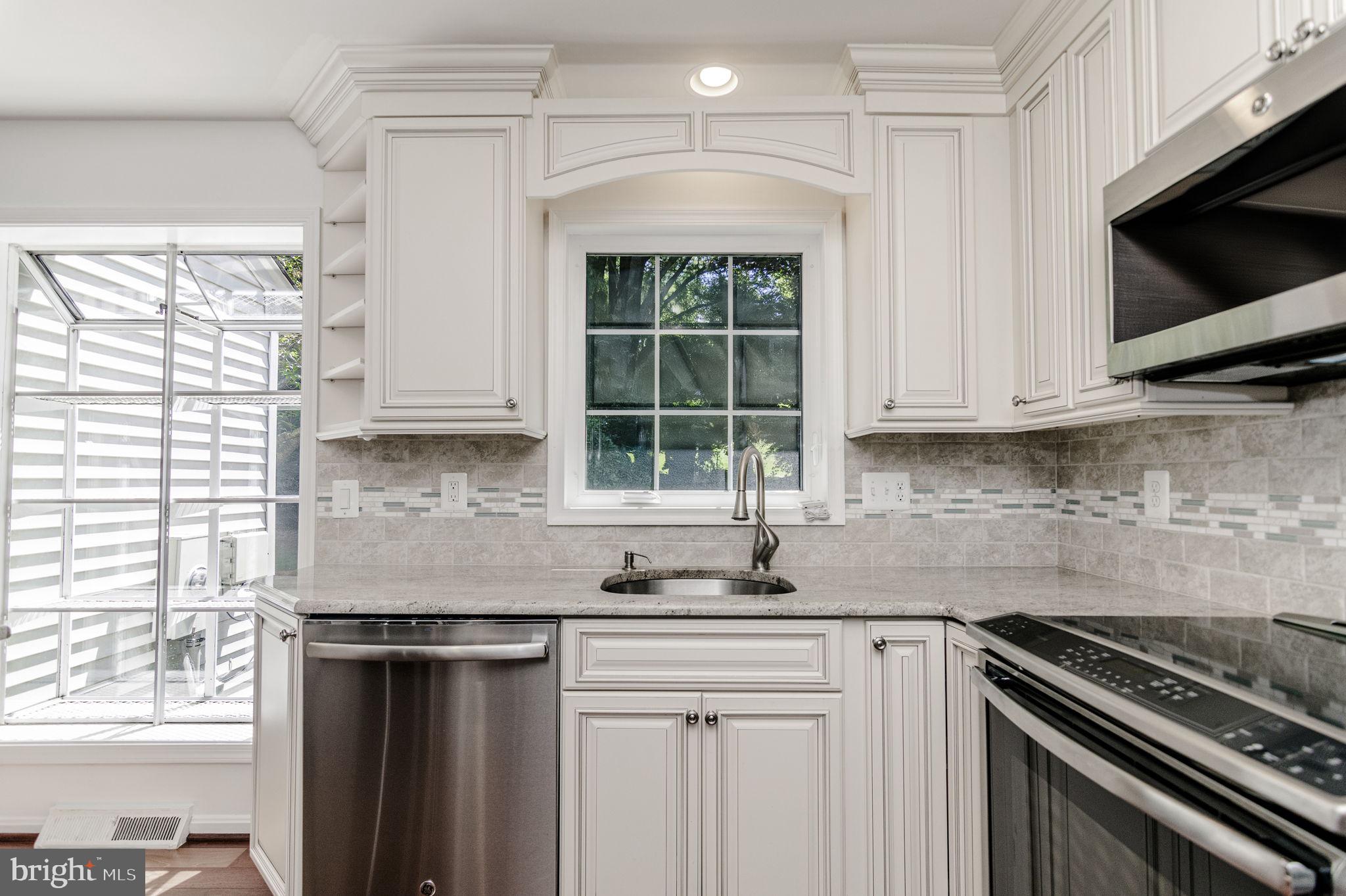 6237 Wilmette Drive Burke, VA 22015 - Photo 13 of 42 Kitchen