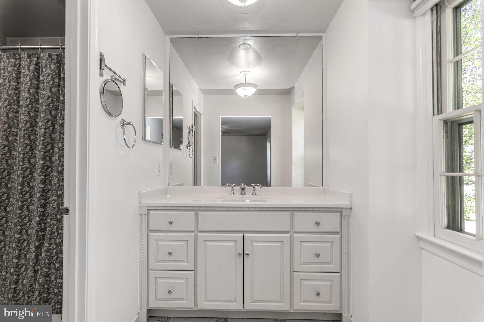 6237 Wilmette Drive Burke, VA 22015 - Photo 21 of 42 Primary Bath