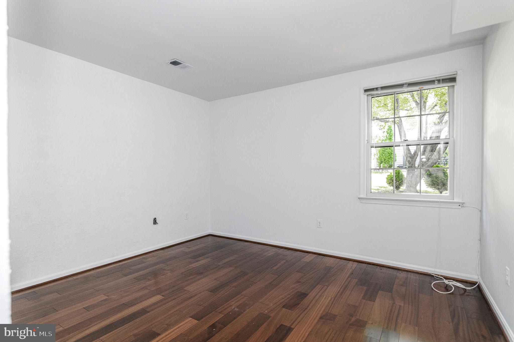 6237 Wilmette Drive Burke, VA 22015 - Photo 29 of 42 Bedroom 4 L/L