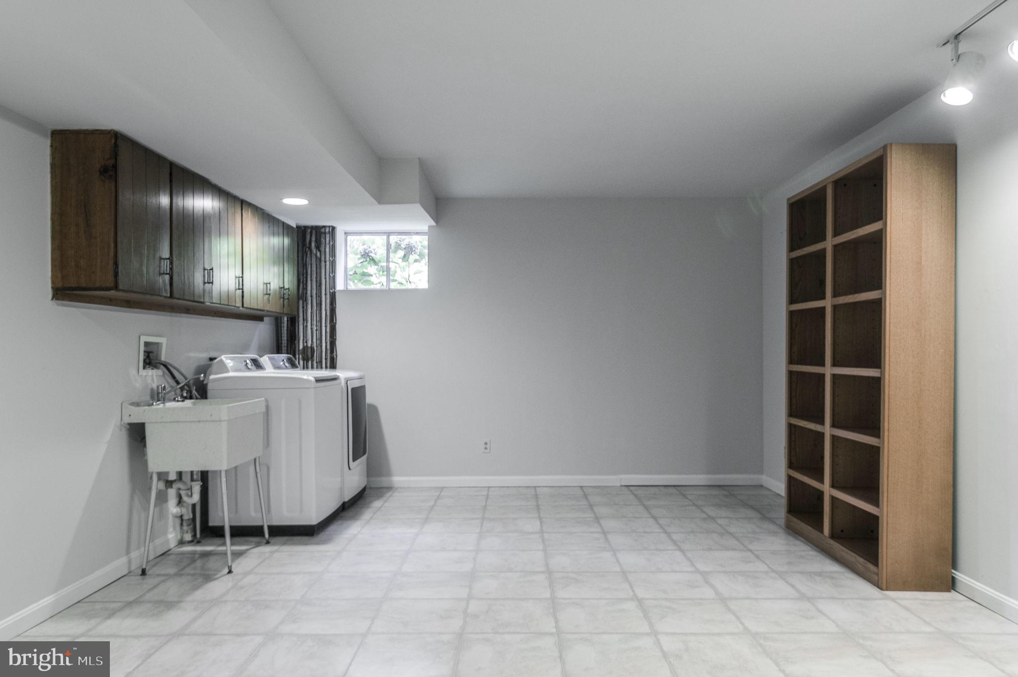 6237 Wilmette Drive Burke, VA 22015 - Photo 33 of 42 Bonus Room with Laundry L/L