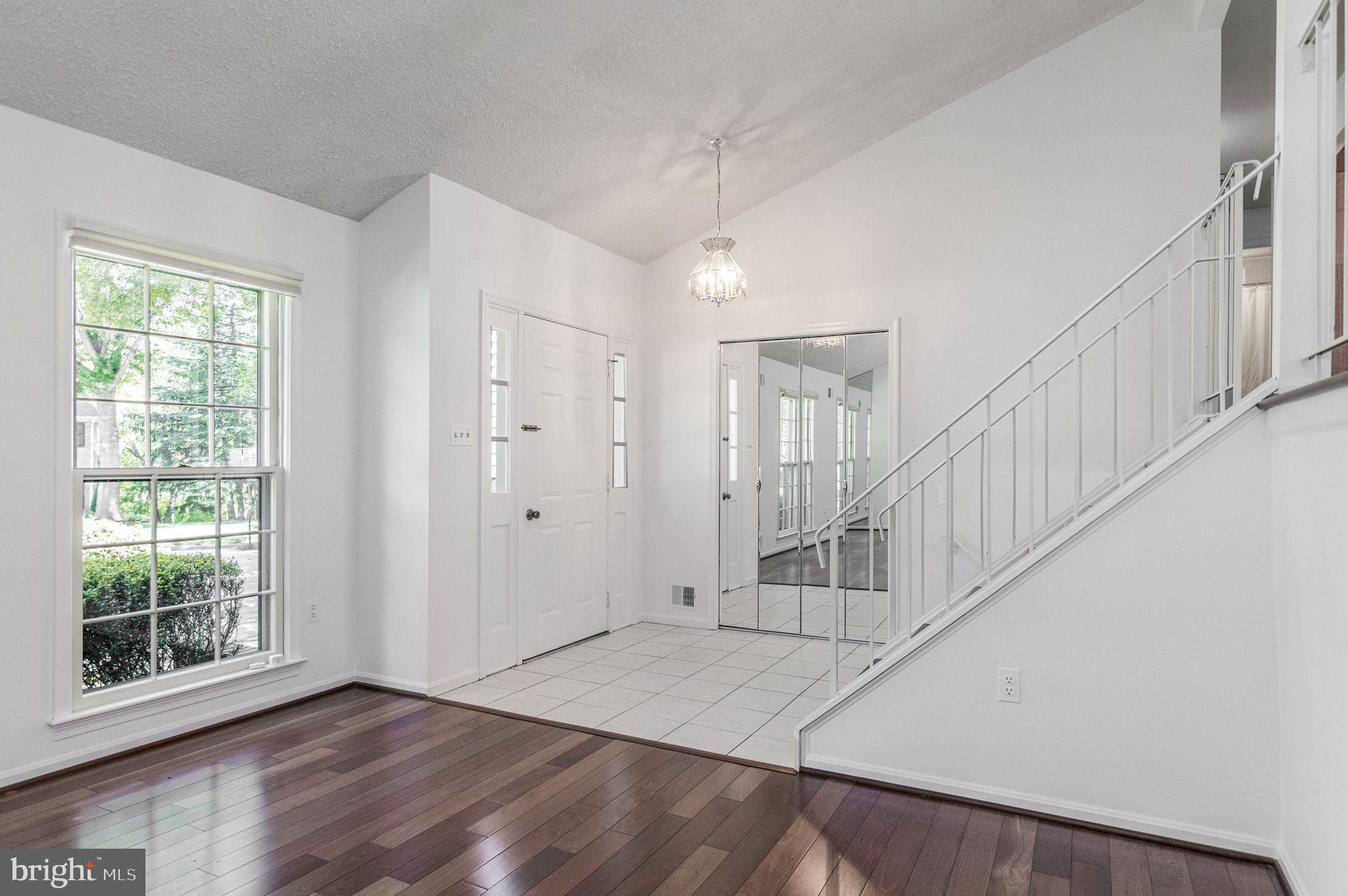 6237 Wilmette Drive Burke, VA 22015 - Photo 4 of 42 Foyer Mid Level
