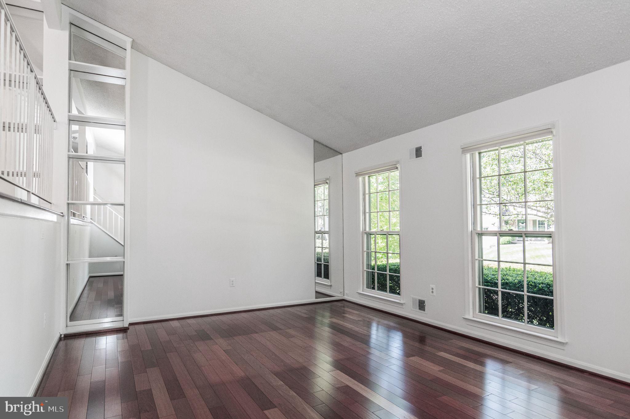 6237 Wilmette Drive Burke, VA 22015 - Photo 6 of 42 Living Room