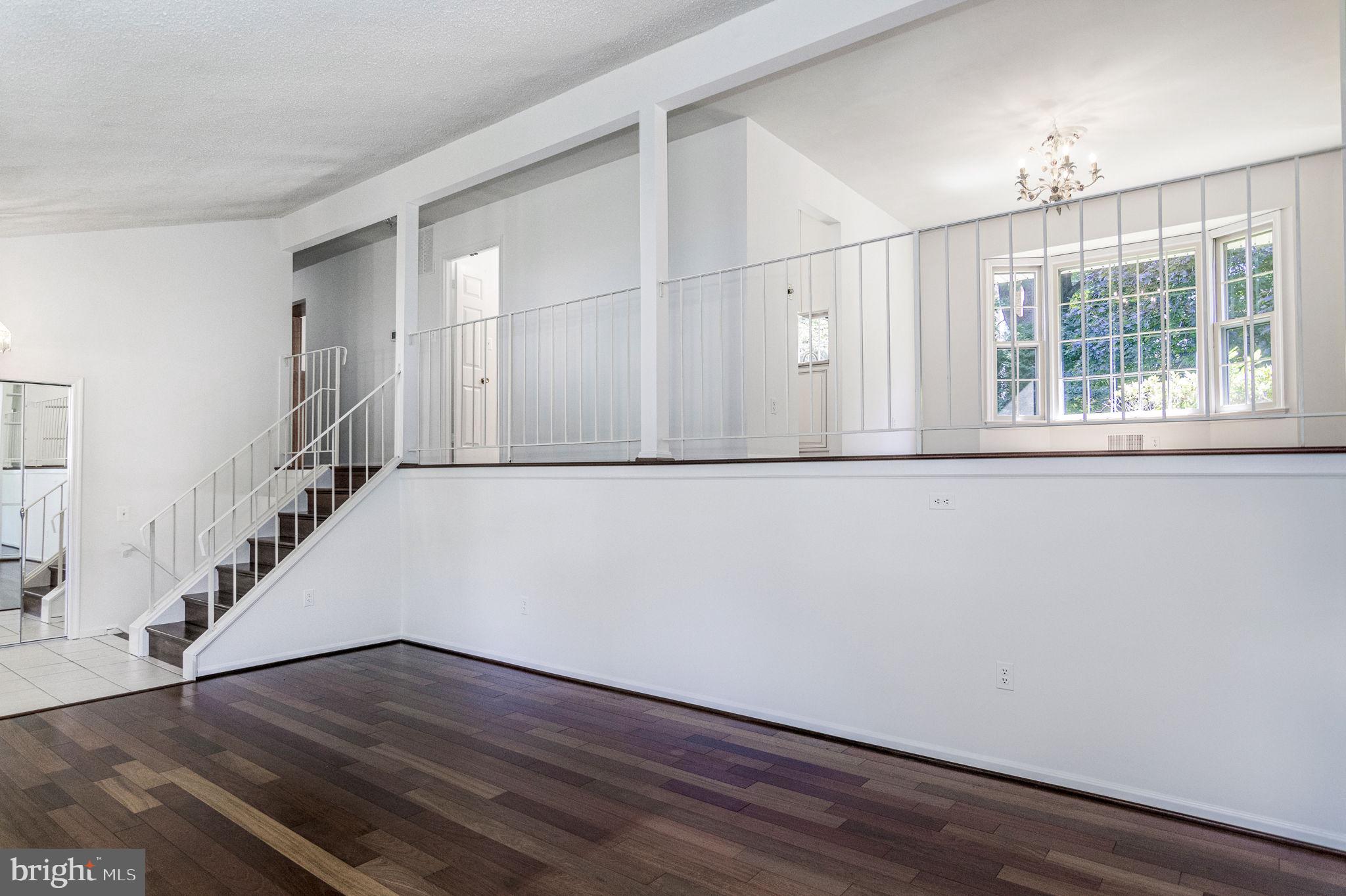 6237 Wilmette Drive Burke, VA 22015 - Photo 7 of 42 Living Room