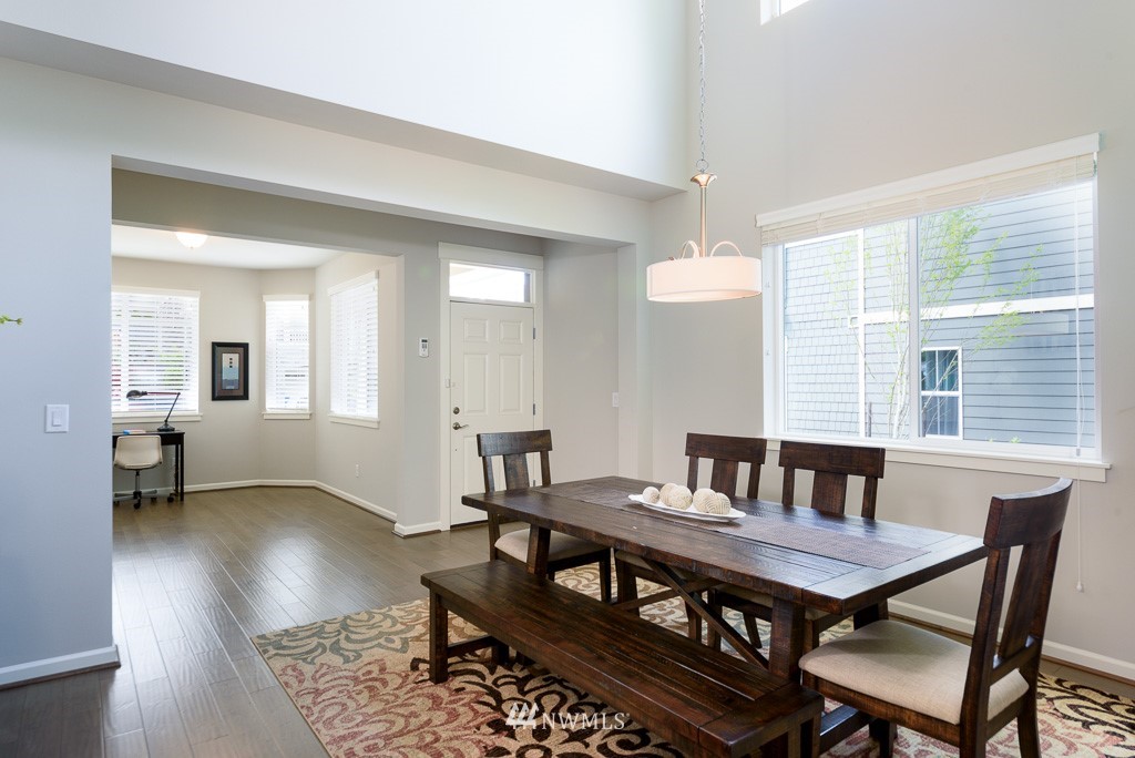 5602 Northeast 9th Street Renton, WA 98059 - Photo 5 of 25
