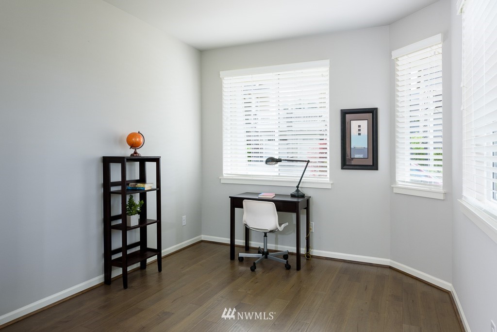 5602 Northeast 9th Street Renton, WA 98059 - Photo 6 of 25