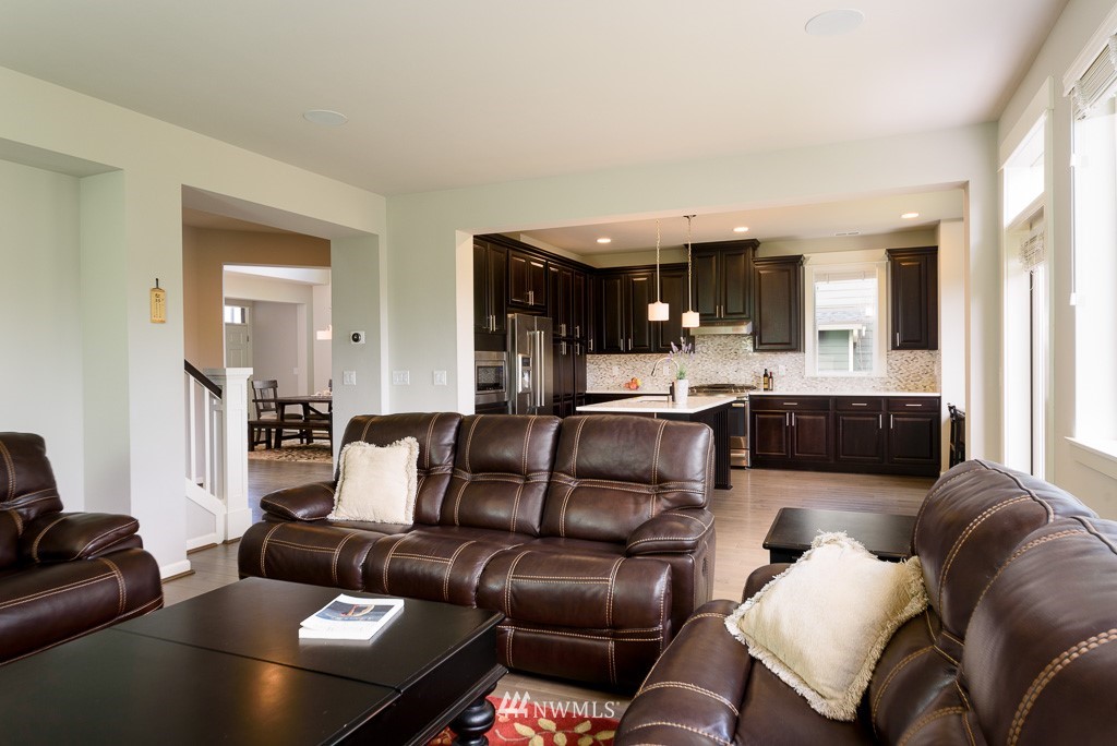 5602 Northeast 9th Street Renton, WA 98059 - Photo 7 of 25