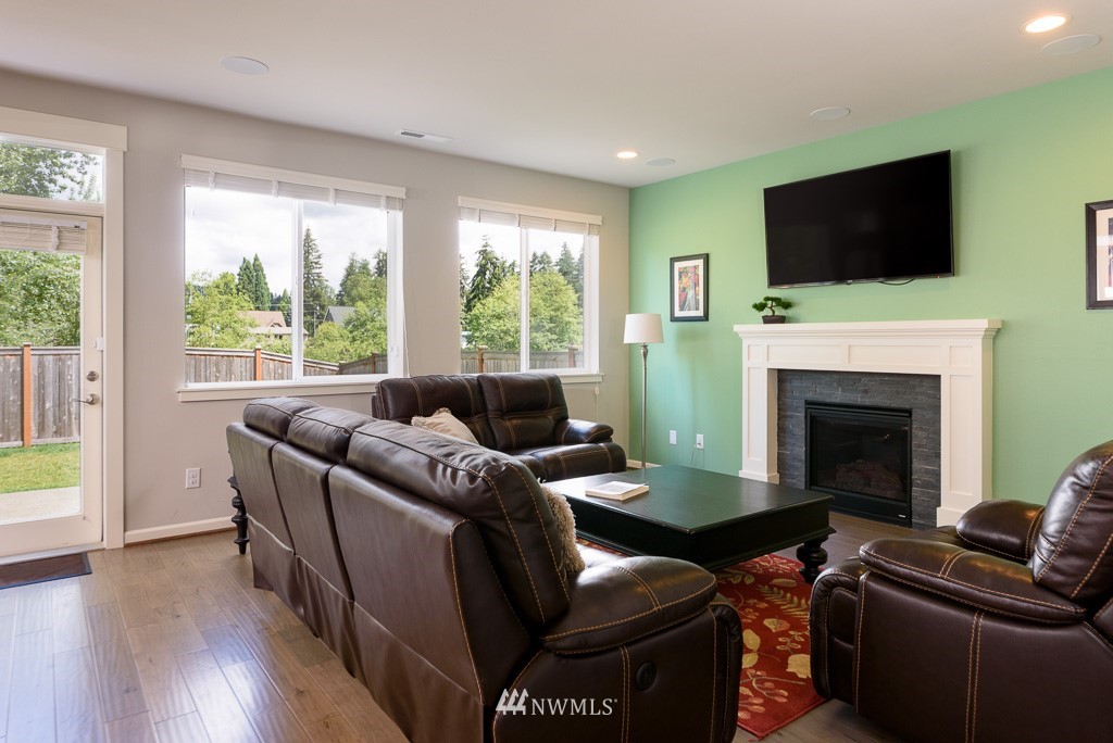 5602 Northeast 9th Street Renton, WA 98059 - Photo 8 of 25