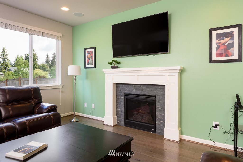 5602 Northeast 9th Street Renton, WA 98059 - Photo 9 of 25
