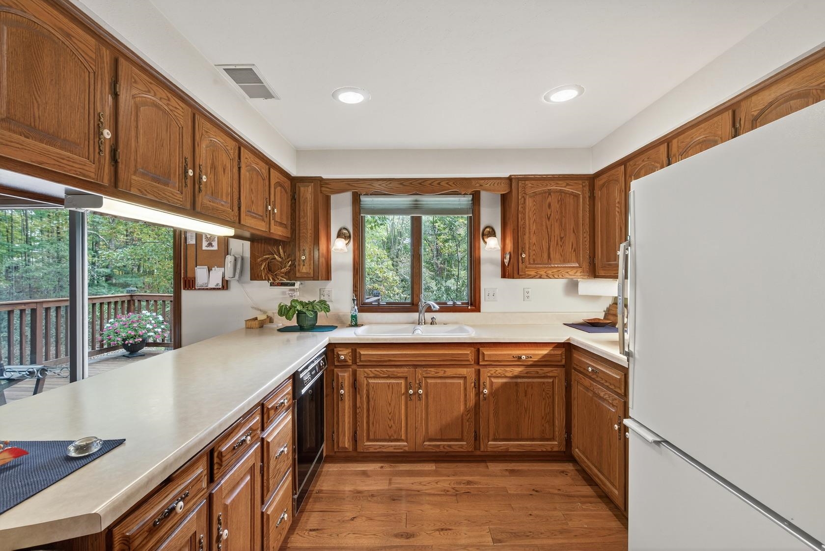 872 Winding Trail Oneida, WI 54155 - Photo 13 of 61