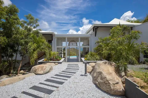 a view of a house with backyard and sitting area