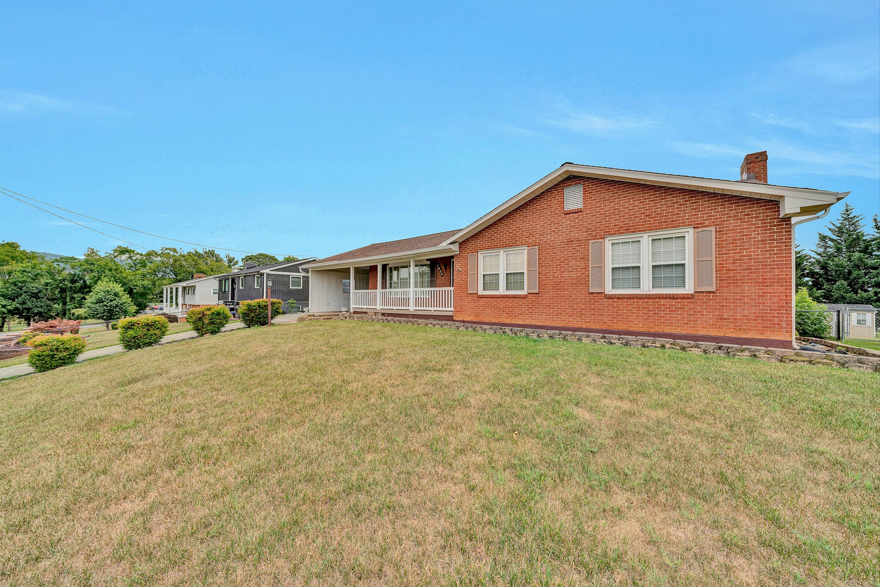 7633 Deer Branch Road Roanoke, VA 24019 - Photo 3 of 58 03-VM-02781